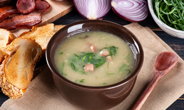 Caldo verde na panela de pressão elétrica