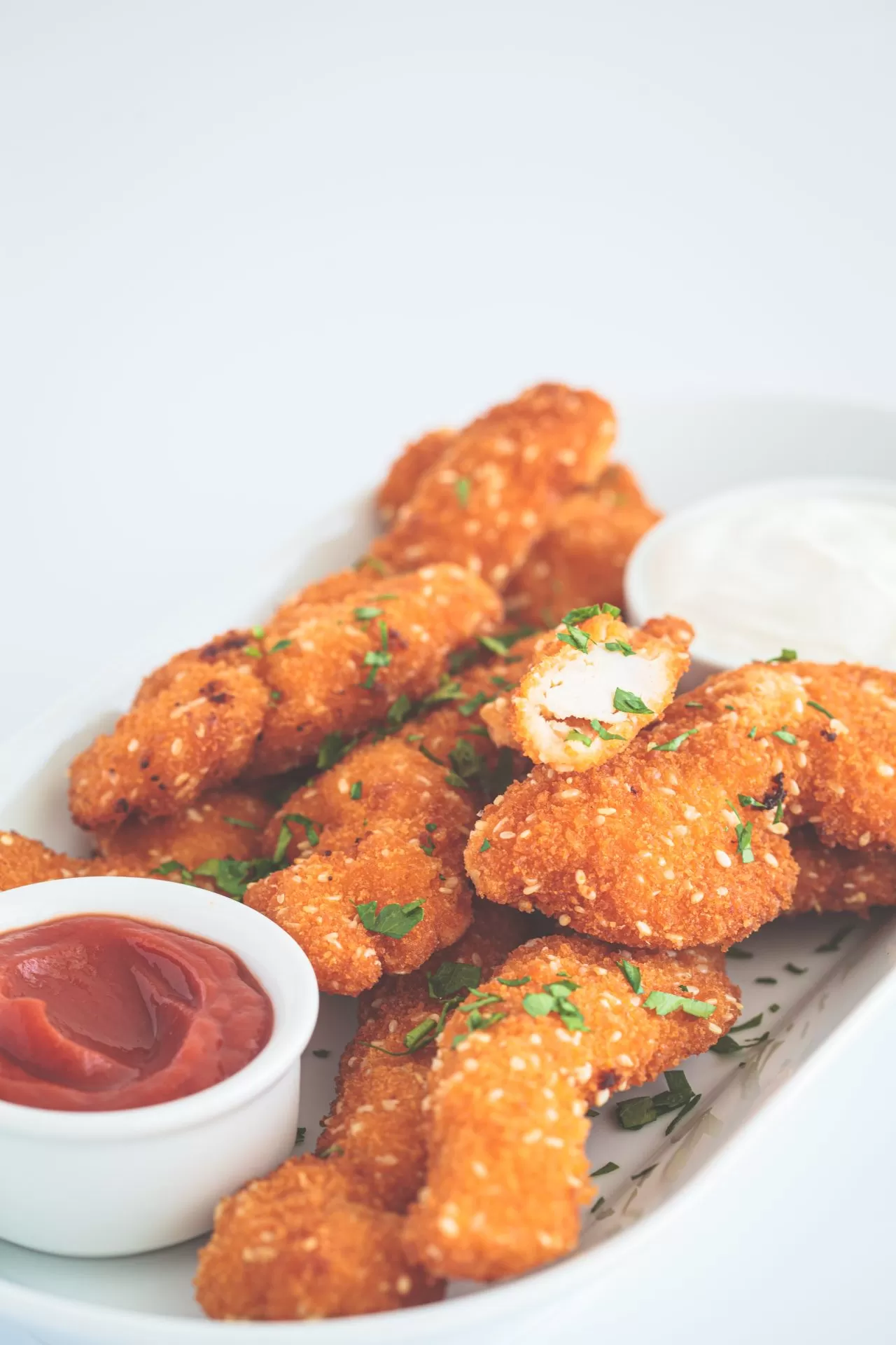 Nuggets de frango caseiro feito na air fryer