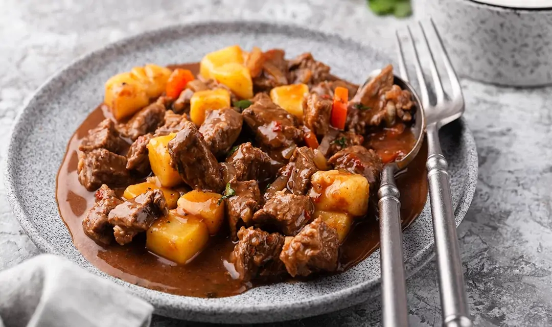 Carne com batata e cenoura na panela de pressão elétrica