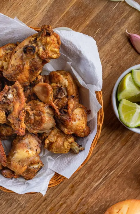 Frango à passarinho feito na air fryer.