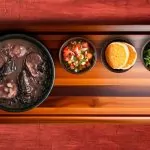 Feijoada na panela de pressão elétrica