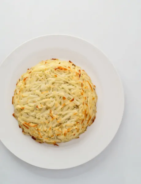 Prato branco com batata rosti.