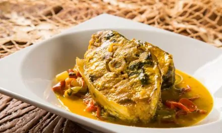 Moqueca de peixe na panela de pressão elétrica