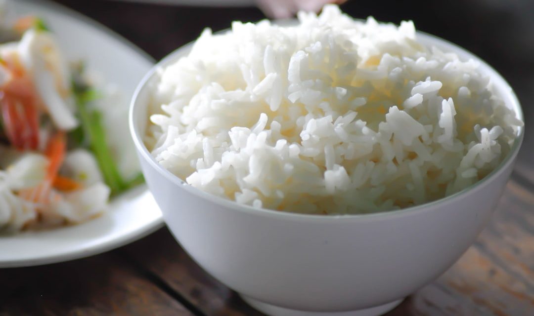 Como fazer arroz na panela de arroz