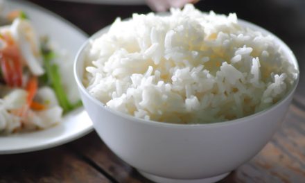 Como fazer arroz na panela de arroz