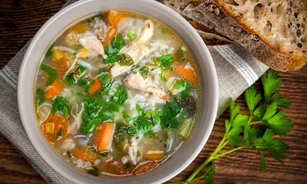 Receita de Canja de Galinha na Panela de Pressão Elétrica