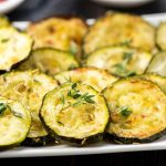 Chips de abobrinha na airfryer