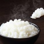 Como fazer arroz japonês na panela de arroz