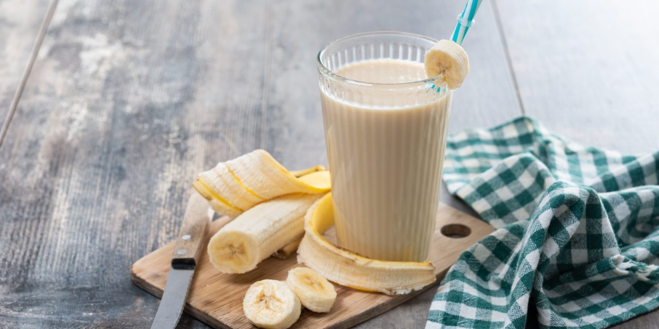 Vitamina de banana com aveia e mel: energia e nutrição em minutos