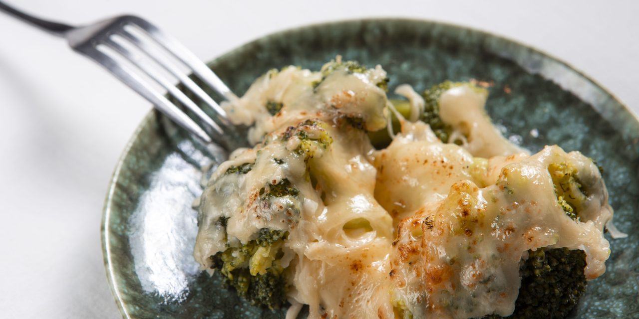 Brócolis na Air Fryer: receita gratinada, fácil e rápida