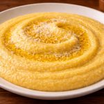 Polenta na panela de pressão elétrica