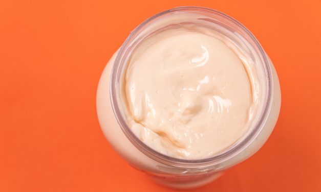 Maionese caseira: o segredo para o ponto de emulsão perfeito