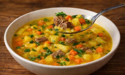 Sopa de mandioquinha com carne
