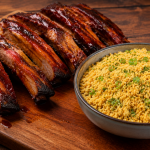Costelinha barbecue com farofa crocante