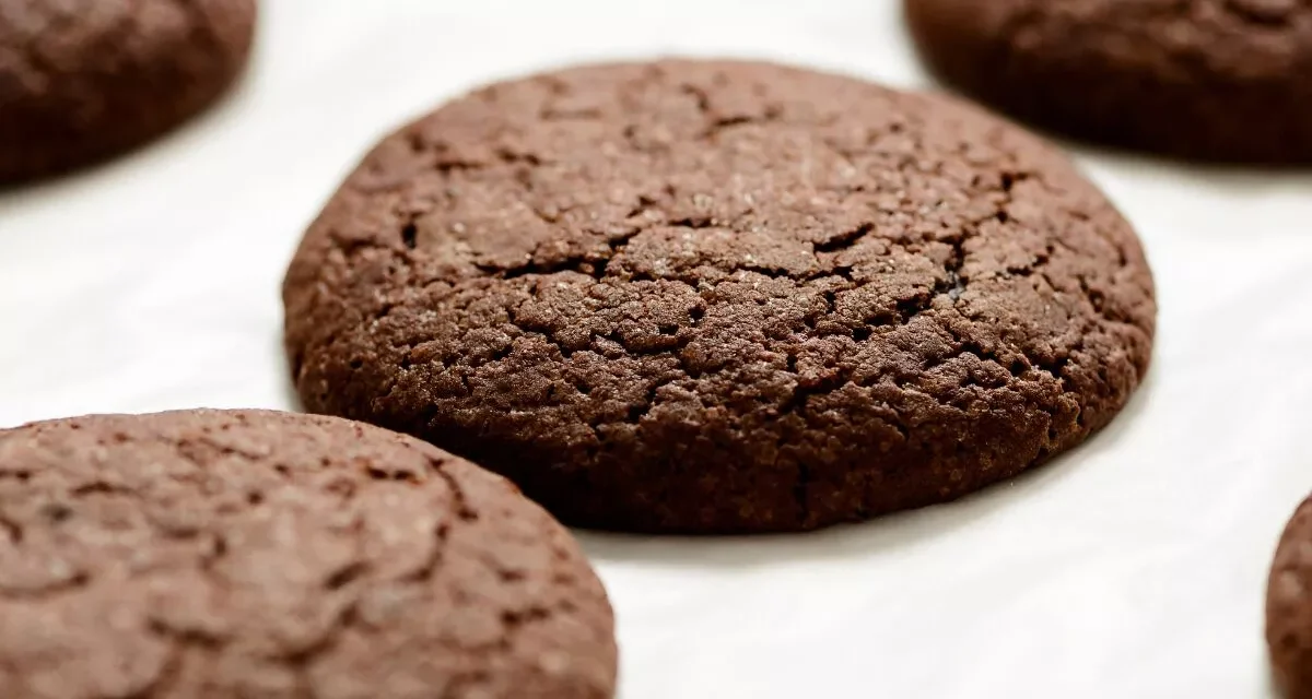 Biscoitos de chocolate na oven: crocância por fora e maciez por dentro